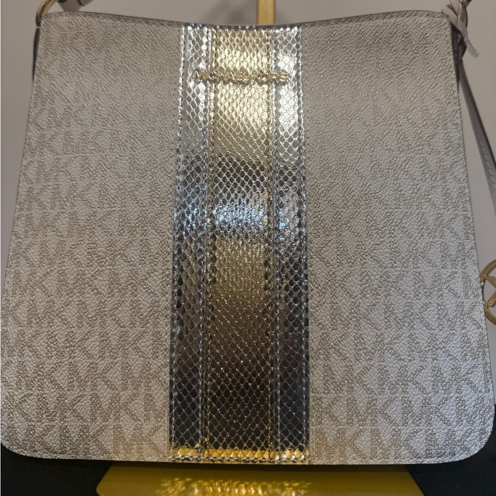 Michael Kors Jet Set Travel Small Signature Logo Messenger Bag. Color:Multi - Picture 9 of 10